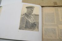 Fotoalbum im Originlem Papschuber "12.(M.G.) Kp.Inft-Rgt 26"