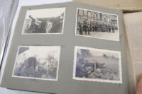 Fotoalbum im Originlem Papschuber "12.(M.G.) Kp.Inft-Rgt 26"
