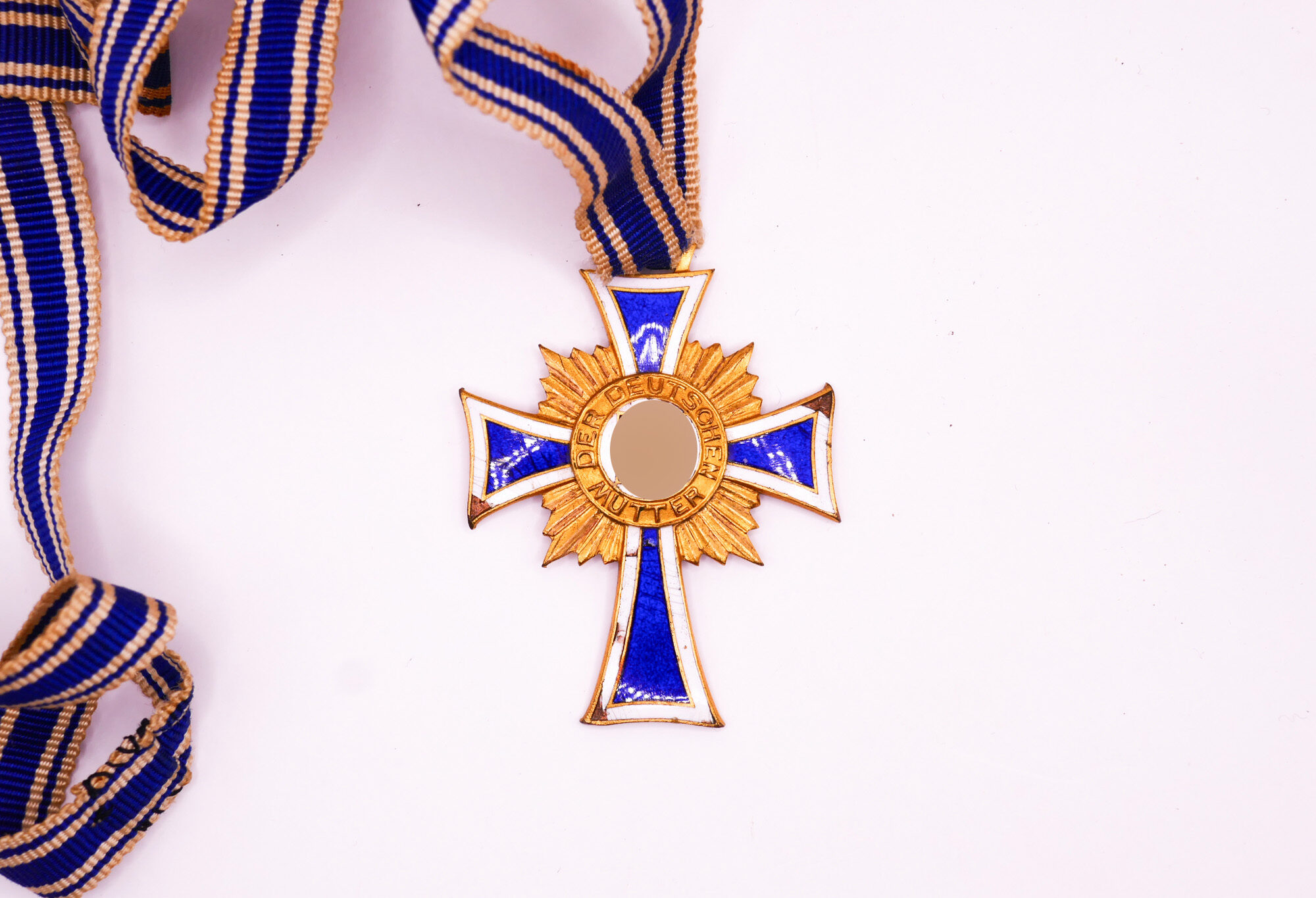 20251115-192621551 Mutterkreuz in Gold