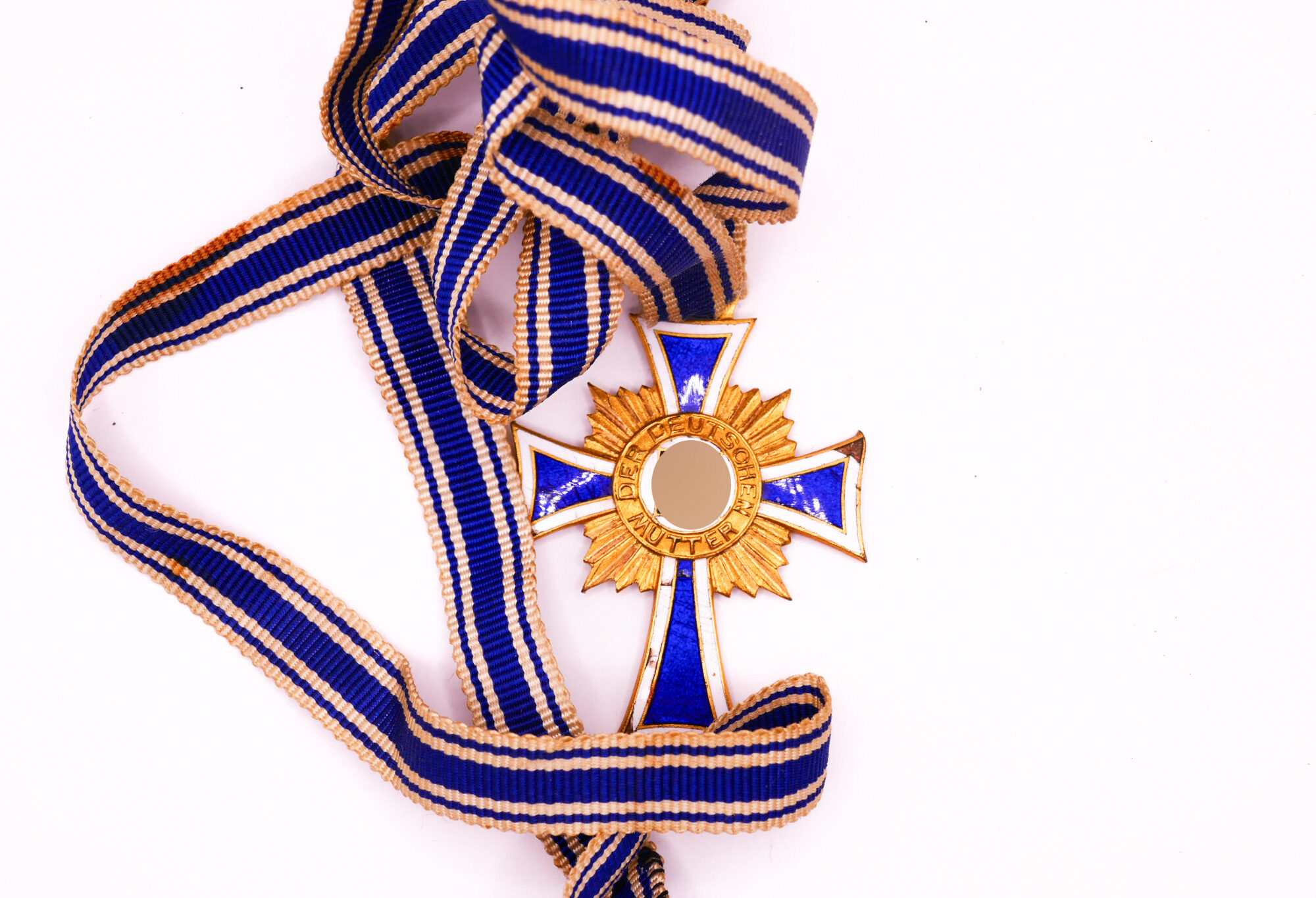 20251115-192624418 Mutterkreuz in Gold