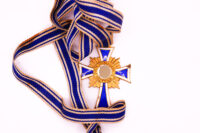 20251115-192624418 Mutterkreuz in Gold