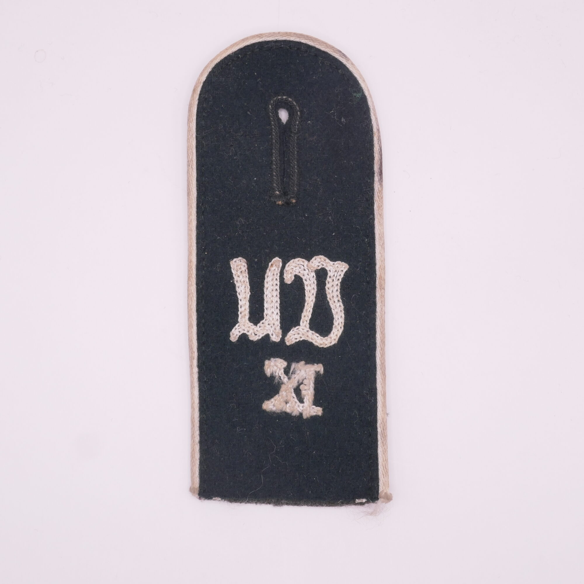 20251215-191858123 Schulerklappe der Unteroffiziervorschule XI (Selten)