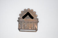 Abzeichen Berlin gebt mir 4 Jahre Zeit