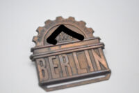 Abzeichen Berlin gebt mir 4 Jahre Zeit