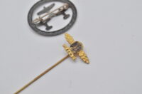 DSC_0247 57er Frontflugspange 300 Miniatur + WHW Abzeichen