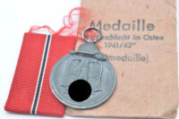 Medaille Winterschlacht im Osten (Ostmedaille) mit Verleihungstüte