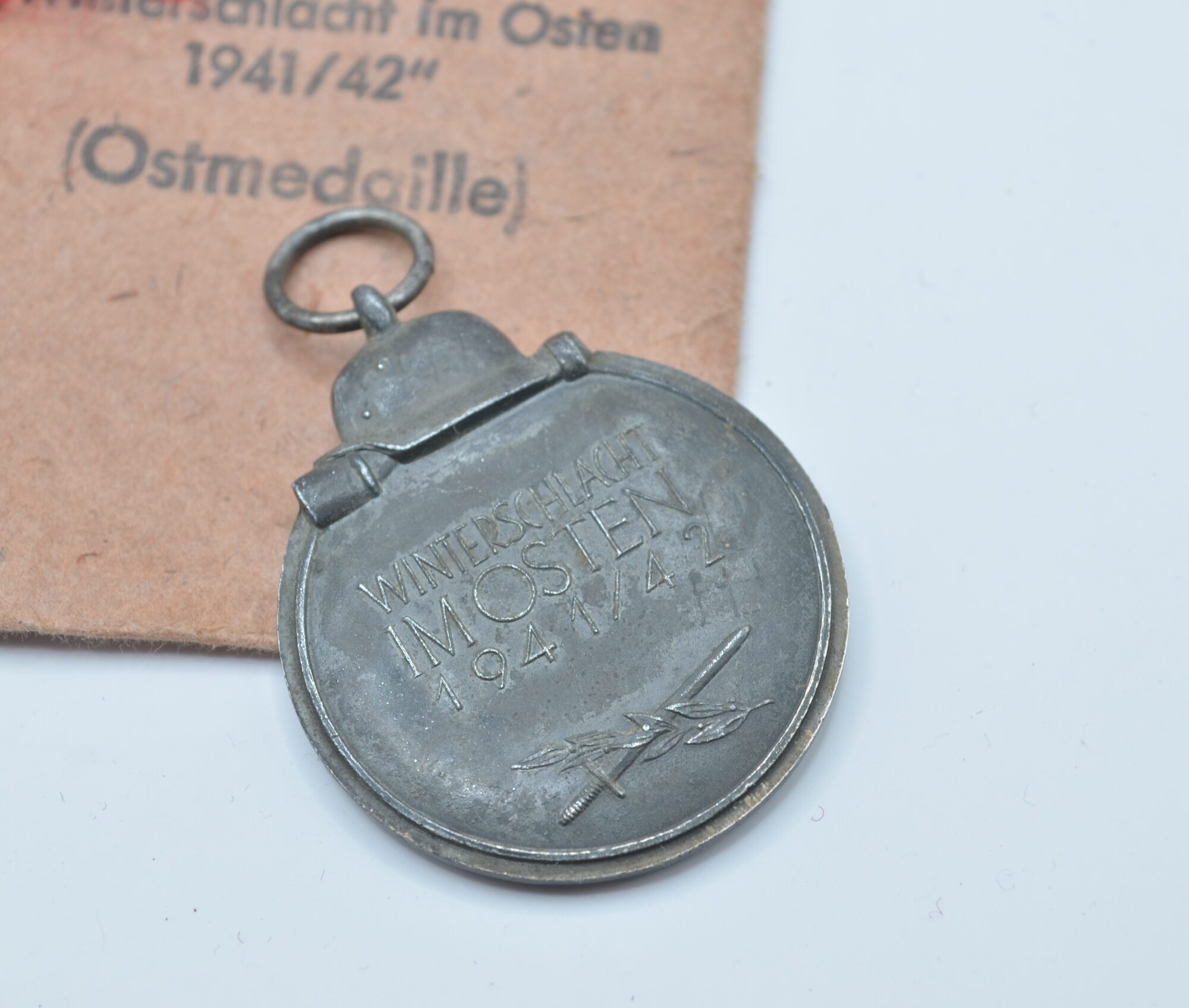 Medaille Winterschlacht im Osten (Ostmedaille) mit Verleihungstüte