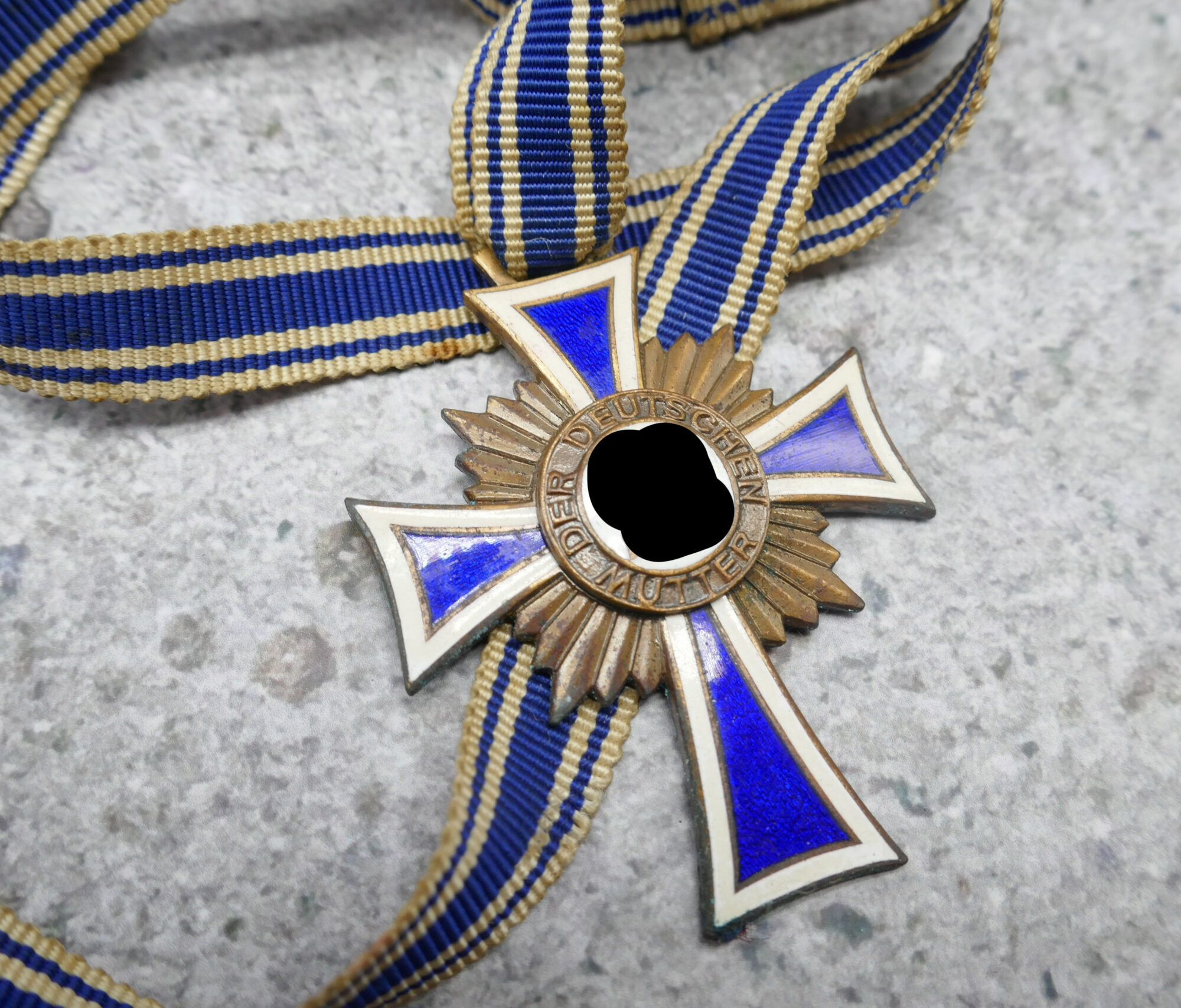 Mutterkreuz in Bronze