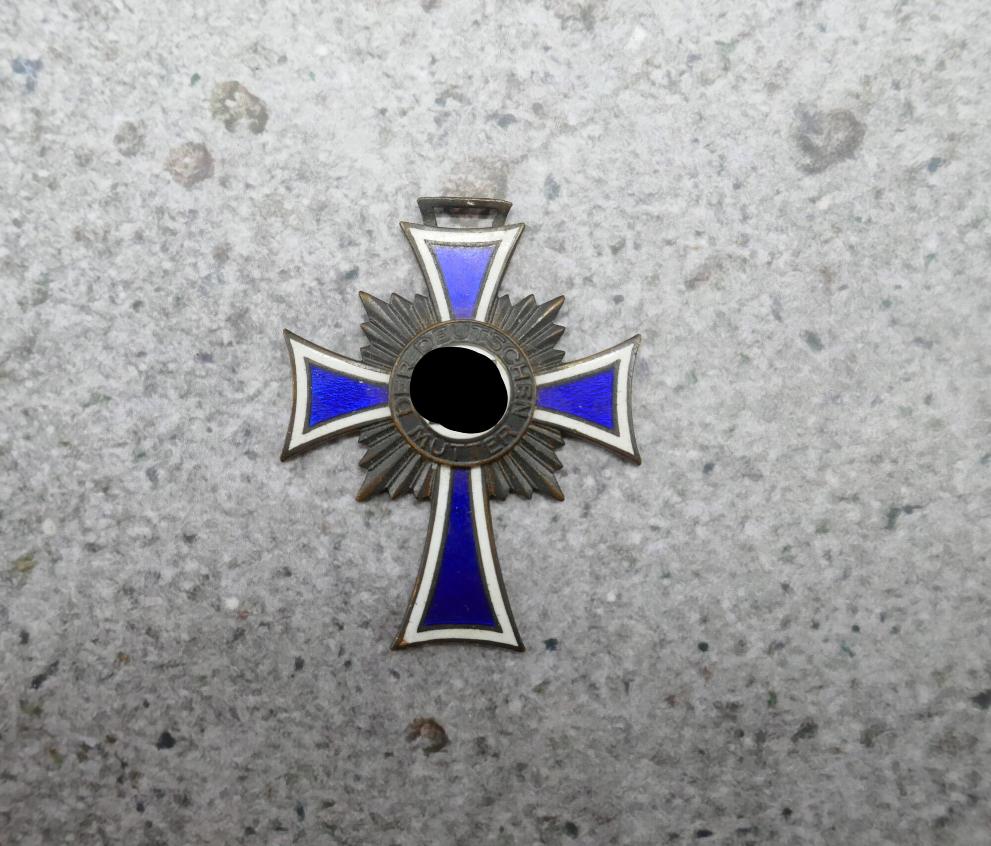 Mutterkreuz in Bronze